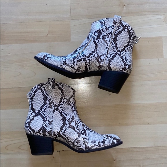 Style & Co Mykenna Women Western Snake Boots 8M 2in Heel Animal Print Cowgirl - Picture 1 of 11